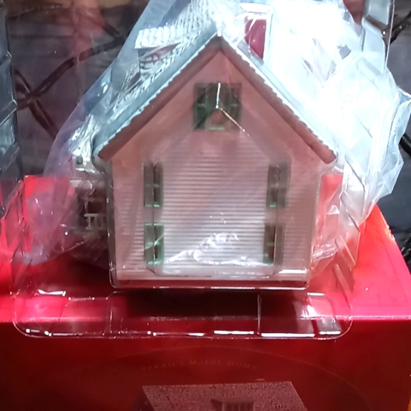 Hallmark Sarah Plain and Tall Collection Sarah's Maine House Christmas miniature - Picture 4 of 6